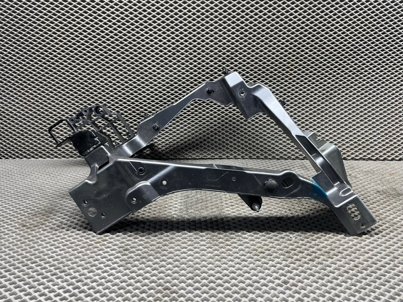 Крепление фары (кронштейн фары) Land Rover Range Rover Sport (L461, 2024г.)