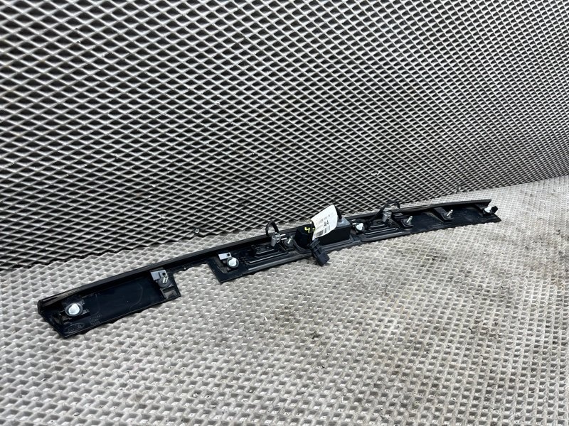 Молдинг крышки багажника Land Rover Discovery Sport (L550, 2017г.)