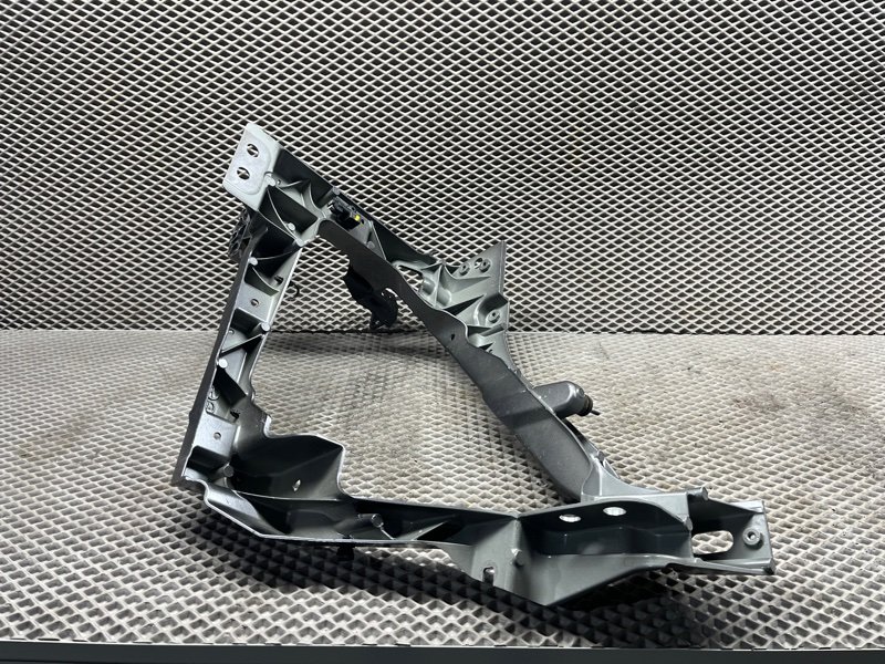 Крепление фары (кронштейн фары) Land Rover Range Rover Sport (L461, 2024г.)