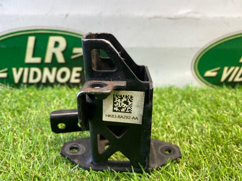 Крепление радиатора Land Rover Range Rover Velar (L560, 2020г.)