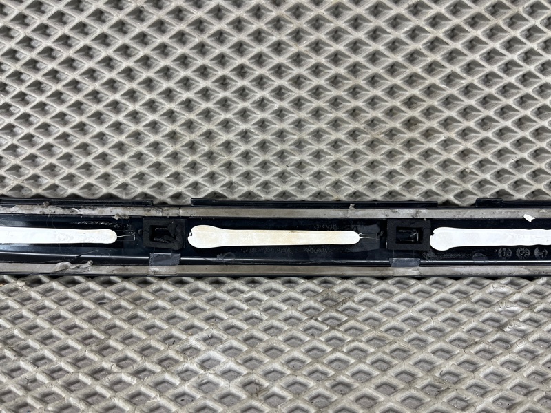 Крепление накладки лобового стекла Land Rover Range Rover Sport (L461, 2024г.)