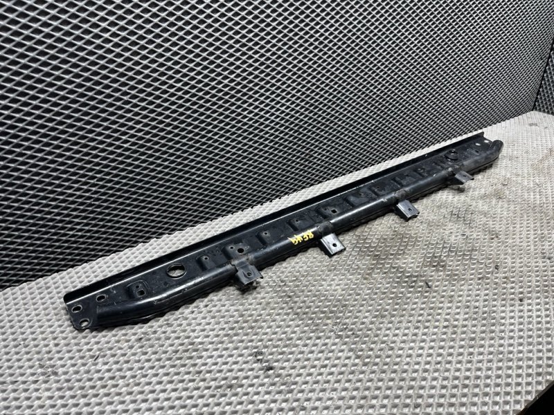 Балка под радиатор Land Rover Discovery Sport (L550, 2016г.)