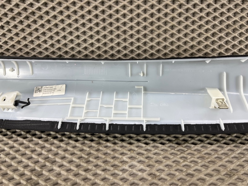 Обшивка стойки Land Rover Range Rover Sport (L461, 2024г.)