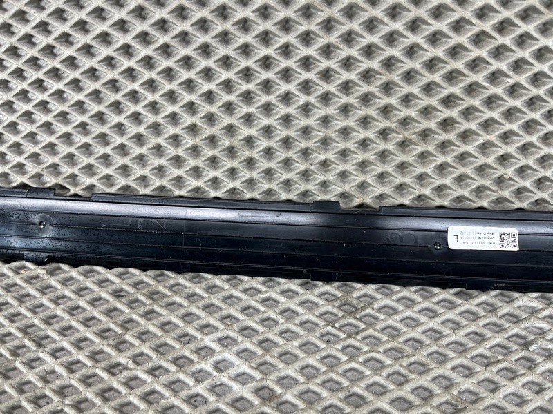 Крепление накладки лобового стекла Land Rover Range Rover Sport (L461, 2024г.)