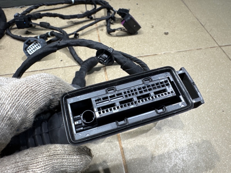 Проводка двери Land Rover Range Rover Sport (L461, 2024г.)
