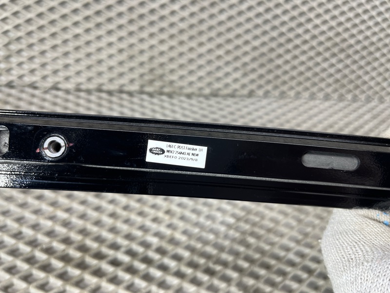 Декоративная накладка двери Land Rover Range Rover Sport (L461, 2024г.)