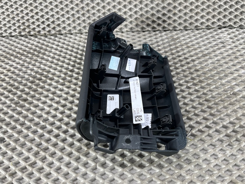 Декоративная накладка торпедо Land Rover Range Rover Sport (L461, 2024г.)