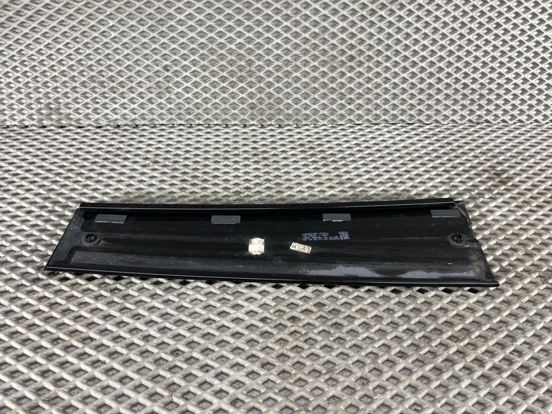 Молдинг двери Land Rover Defender (L663, 2020г.)