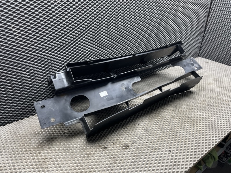 Дефлектор радиатора Land Rover Range Rover Sport (L494, 2020г.)