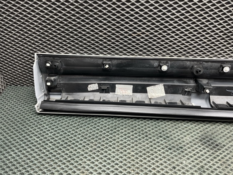 Молдинг двери Land Rover Range Rover Sport (L494, 2021г.)