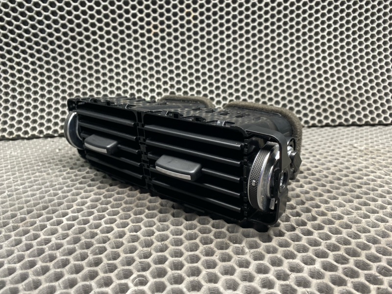 Дефлектор обдува салона центральный Land Rover Discovery Sport (L550, 2020г.)