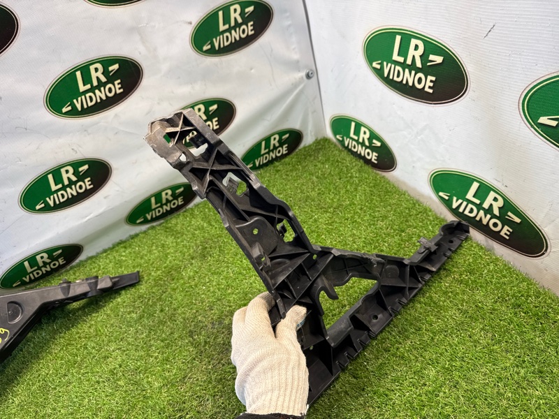 Кронштейн бампера Land Rover Range Rover Velar (L560, 2020г.)