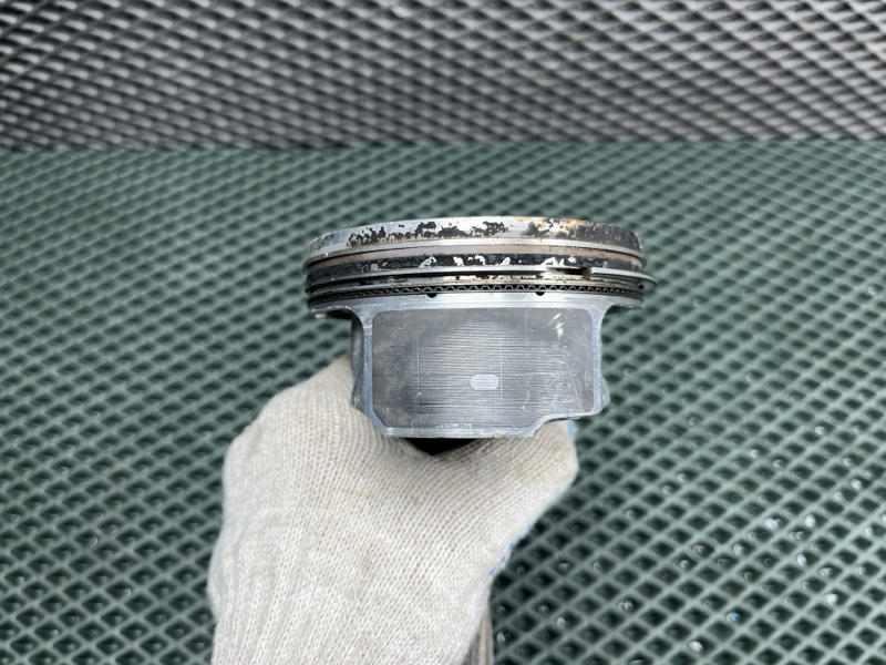 Поршень с шатуном Land Rover Range Rover (L405, 2016г.)