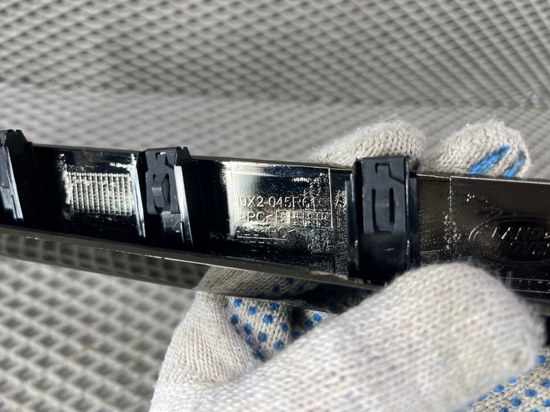 Декоративная накладка торпедо Land Rover Range Rover Sport (L461, 2024г.)