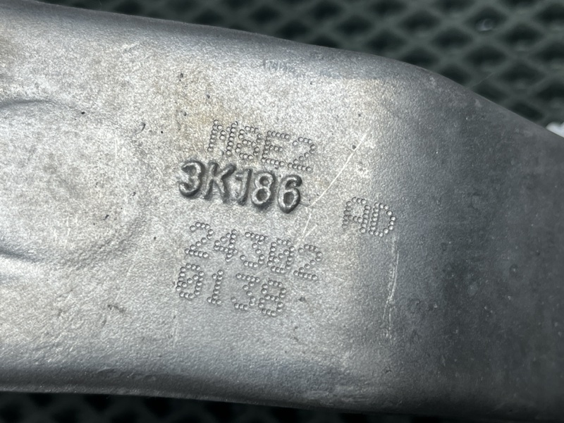 Кулак Land Rover Range Rover Sport (L461, 2025г.)