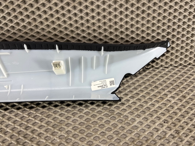 Обшивка стойки Land Rover Range Rover Sport (L461, 2024г.)