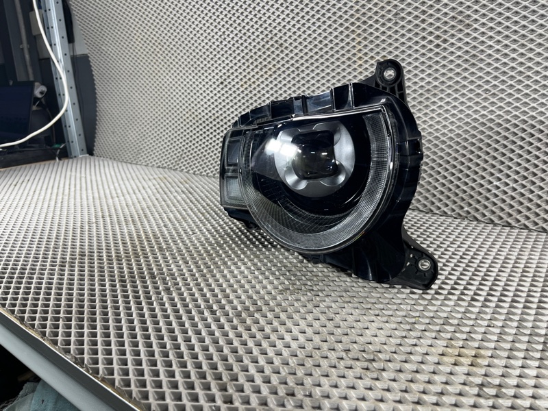 Фара Matrix Land Rover Defender (L663, 2020г.)