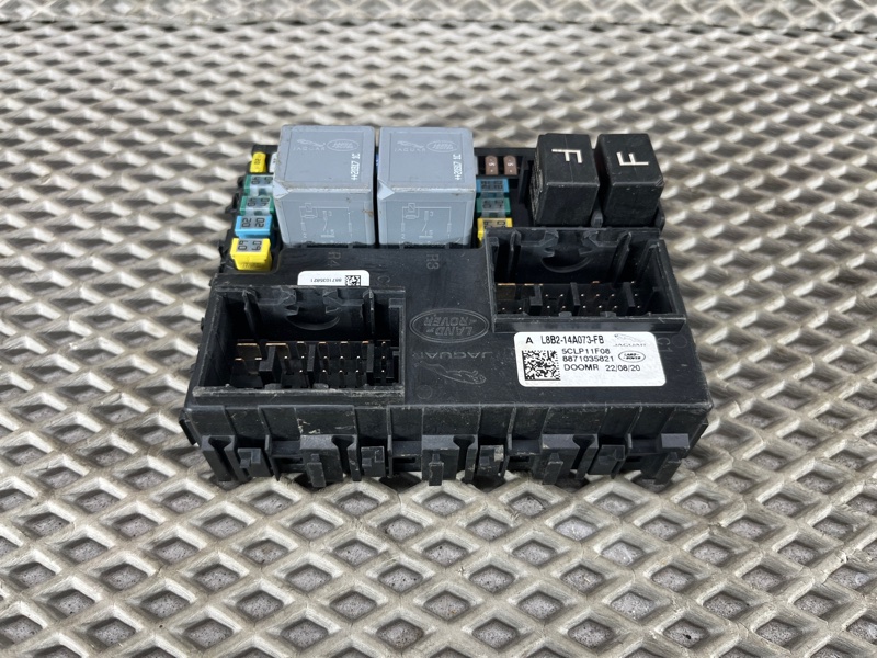 Блок предохранителей Land Rover Defender (L663, 2020г.)