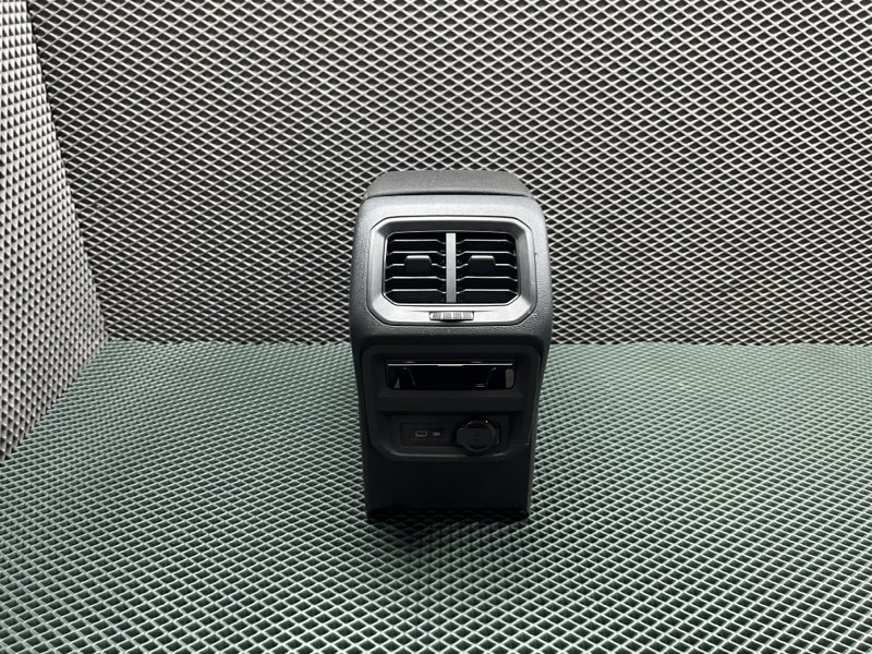 Центральный подлокотник Volkswagen Tiguan (MBQ, 2022г.)