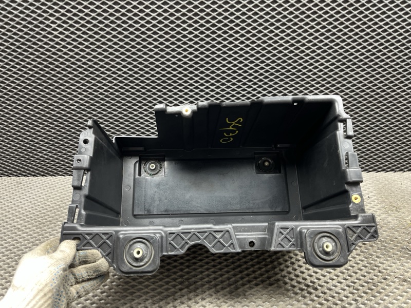 Крепление аккумулятора Land Rover Range Rover (L405, 2016г.)