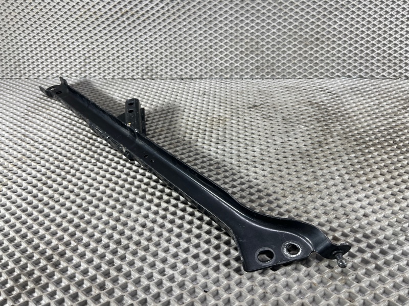 Распорка кузова Land Rover Defender (L663, 2020г.)