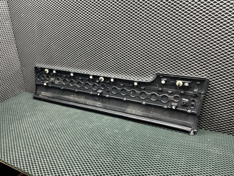 Молдинг двери Land Rover Range Rover (L405, 2016г.)