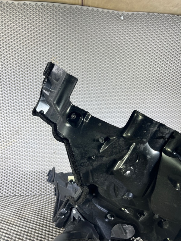 Щит моторного отсека Land Rover Range Rover Sport (L461, 2024г.)