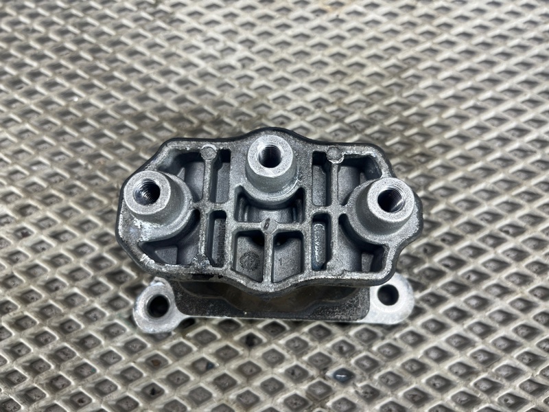 Подушка АКПП Land Rover Range Rover Sport (L461, 2024г.)