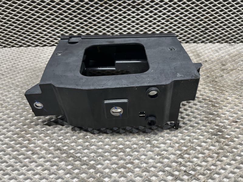 Кронштейн (крепление) Land Rover Range Rover Sport (L461, 2024г.)