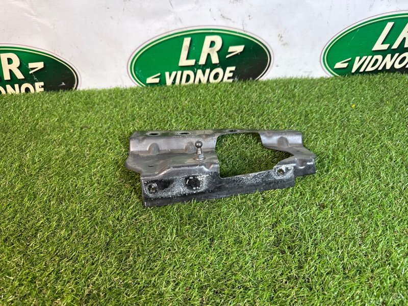 Кронштейн крыла Land Rover Range Rover Velar (L560, 2018г.)