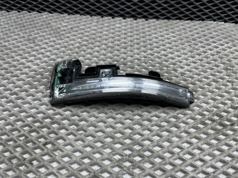 Повторитель поворота в зеркало Land Rover Range Rover (L405, 2021г.)