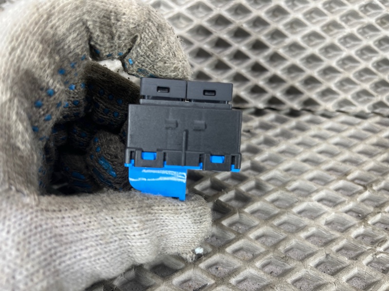 Кнопка блокировки двери Land Rover Range Rover Sport (L461, 2023г.)