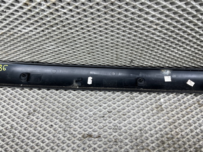 Накладка стойки лобового стекла Land Rover Range Rover Sport (L320, 2011г.)