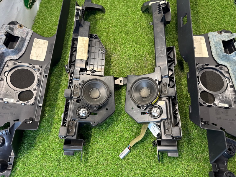 Кронштейн багажника под динамики Land Rover Range Rover (L405, 2018г.)
