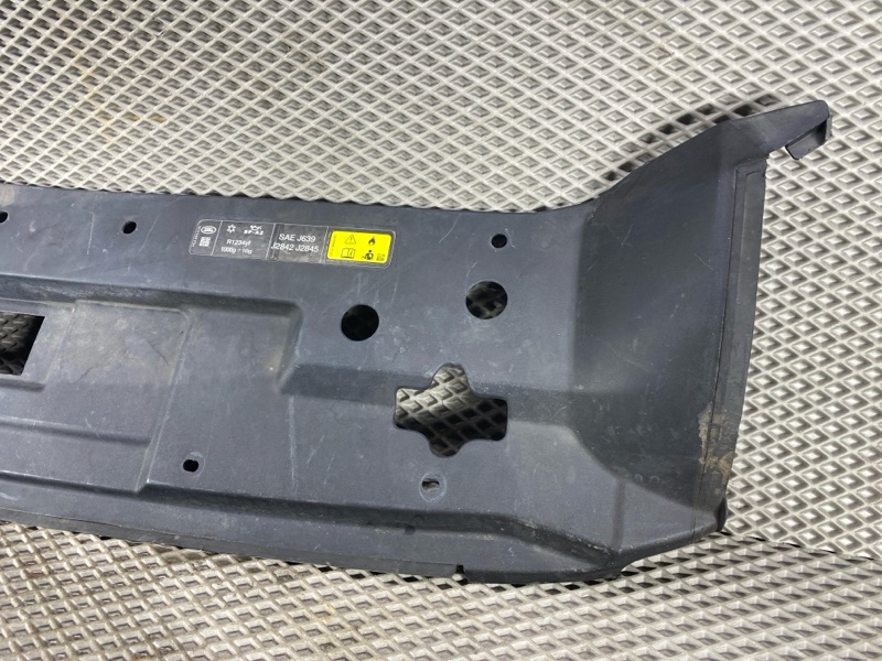 Накладка замка капота Land Rover Defender (L663, 2020г.)