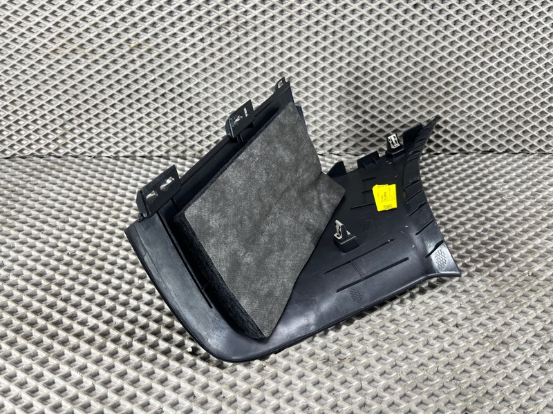 Обшивка стойки Land Rover Range Rover Sport (L461, 2024г.)