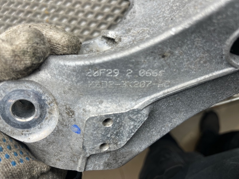 Кулак Land Rover Discovery Sport (L550, 2020г.)