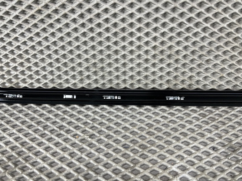 Декоративная накладка двери Land Rover Range Rover Sport (L461, 2024г.)