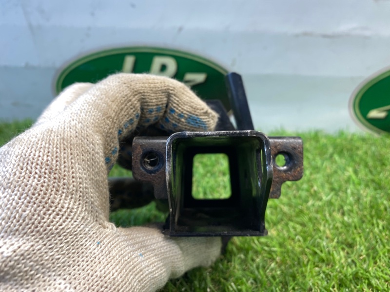 Крепление радиатора Land Rover Range Rover Velar (L560, 2020г.)