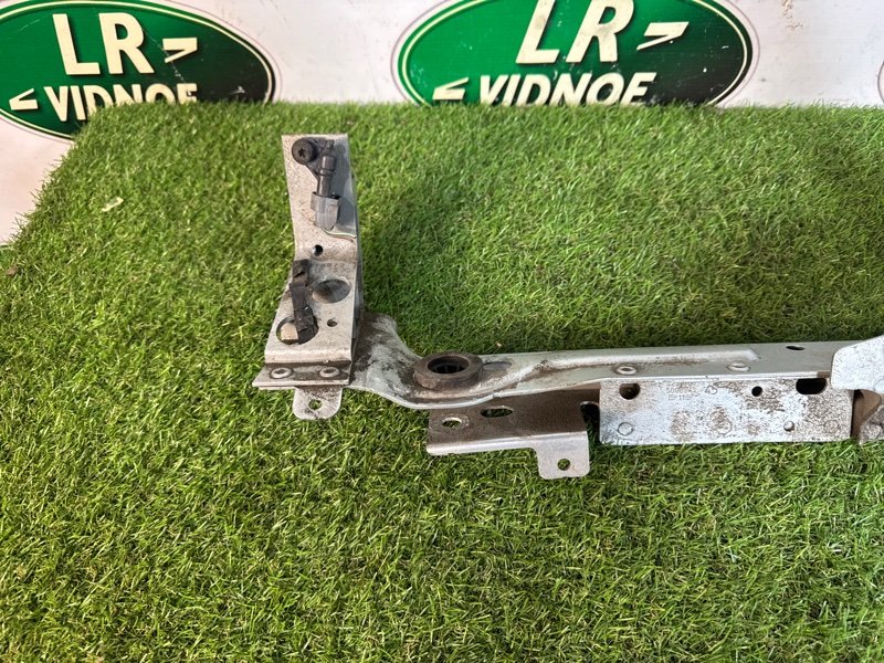Суппорт фары Land Rover Range Rover Velar (L560, 2018г.)