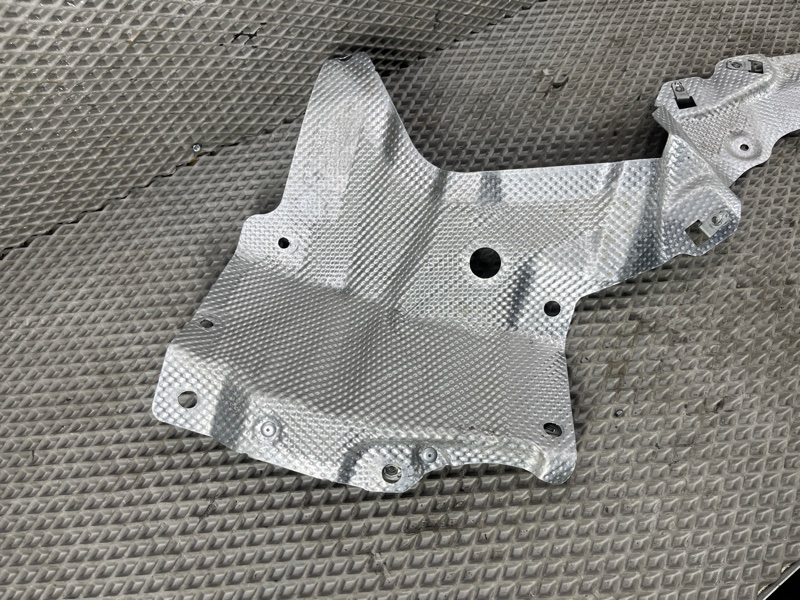 Тепловой экран Land Rover Range Rover Sport (L461, 2024г.)