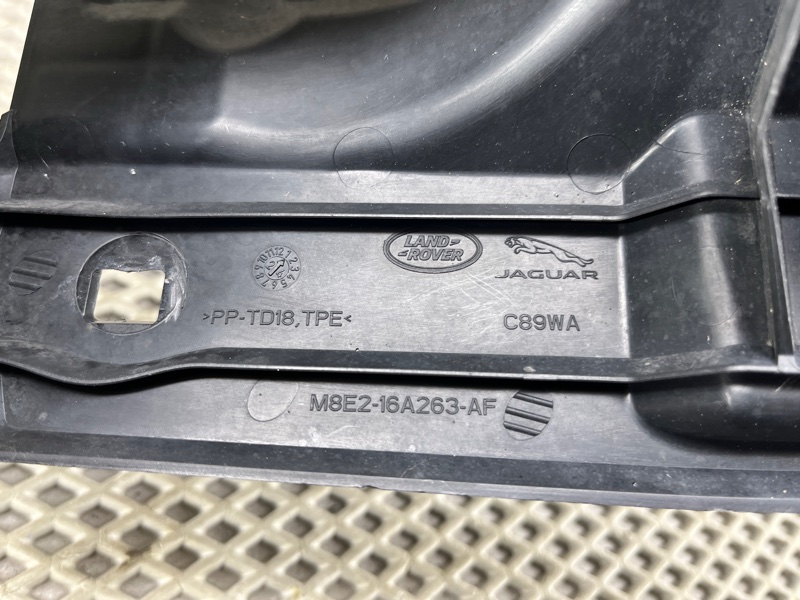 Брызговик двигателя Land Rover Range Rover Sport (L461, 2024г.)