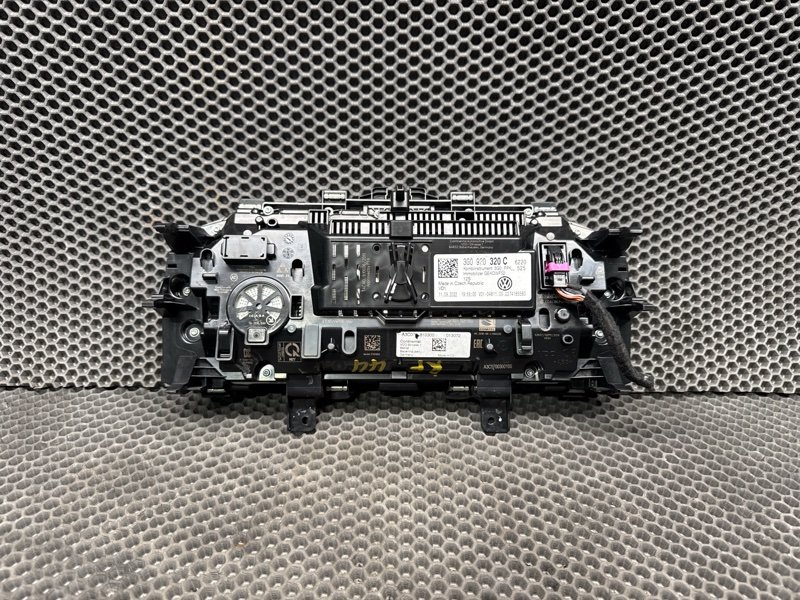 Панель приборов (щиток) Volkswagen Tiguan (MBQ, 2023г.)