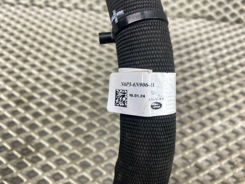 Патрубок системы охлаждения Land Rover Range Rover Sport (L461, 2024г.)