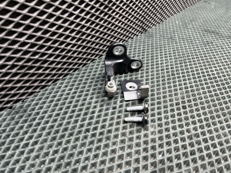Петля двери Land Rover Range Rover Sport (L461, 2025г.)