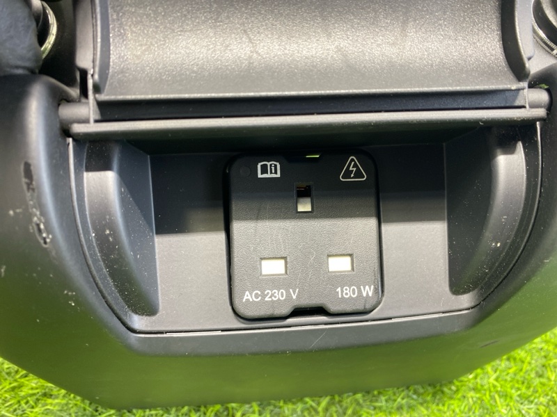 Накладка центральной консоли под розетку 220 Range Rover Long (L405, 2018г.)