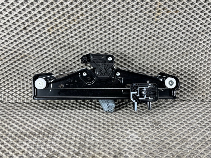 Стеклоподъемник Land Rover Range Rover Sport (L461, 2024г.)