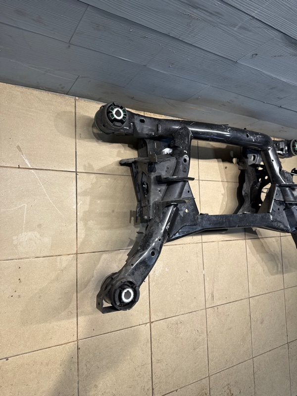 Подрамник Land Rover Discovery Sport (L550, 2017г.)