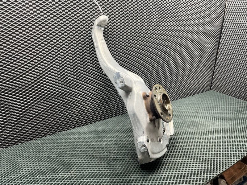 Кулак Land Rover Range Rover Sport (L461, 2025г.)