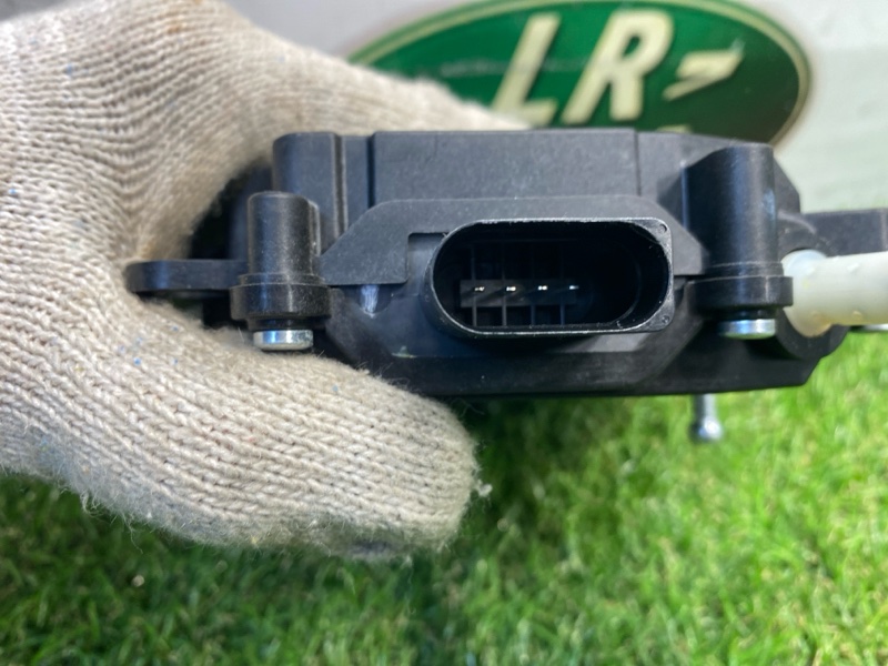 Доводчик двери багажника Land Rover Range Rover (L405, 2017г.)